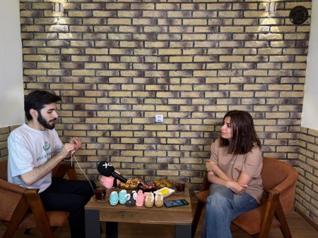 Rəngli saplardan toxunan gözəllik