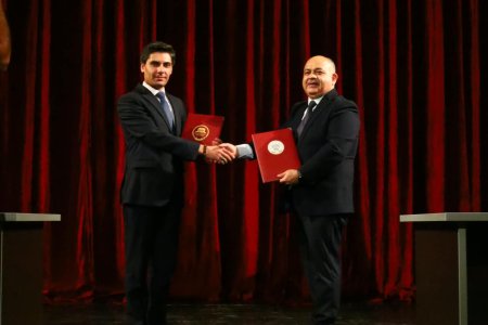 Naxçıvan teatrında tarixi imza