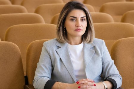 Teatr məbəddirsə məşəli həqiqətdir.